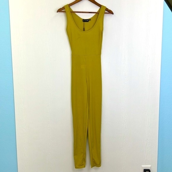 PrettyLittleThing-NWT Shape Dark Lime Ribbed Scoop Neck Sleeveless Jumpsuit SZ 2 - Picture 2 of 9